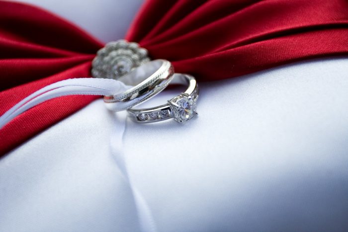 What is a moissanite ring?