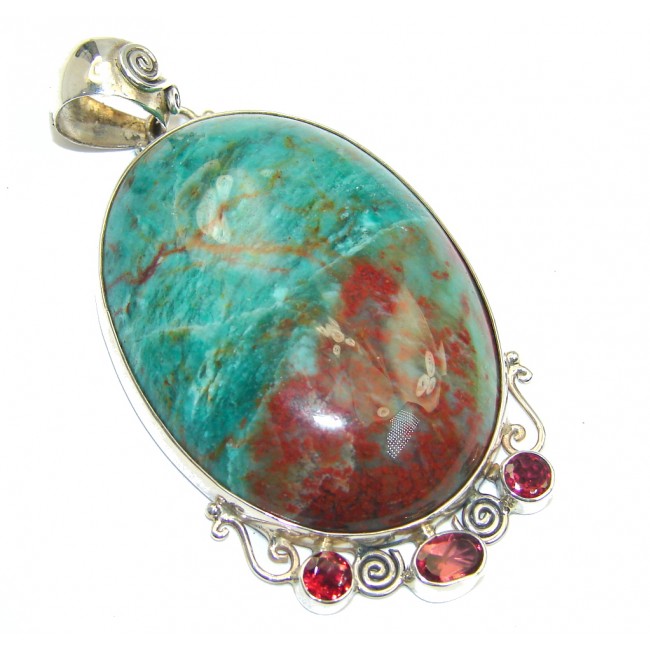 Fabuloue Plume Moss Agate Sterling Silver pendant