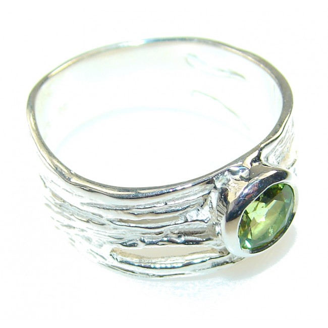 New Design!! Italy Made Deep Green Peridot Sterling Silver ring s. 8 1/2