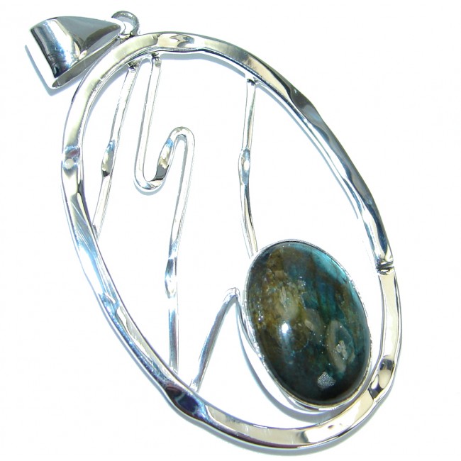 Moderen Design Labradorite Hammered Sterling Silver Pendant