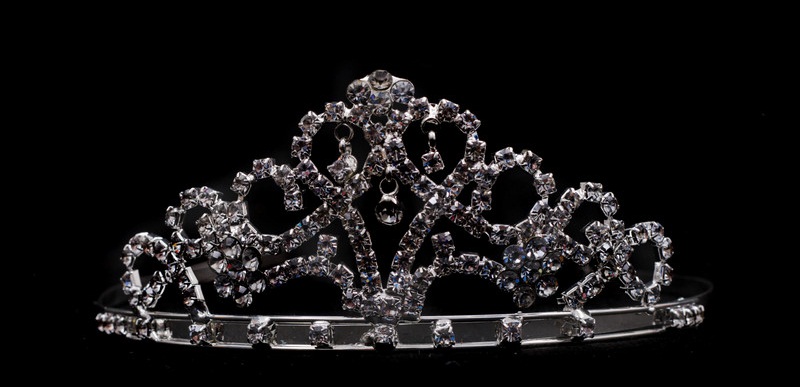 A tiara crown jewel with diamonds.