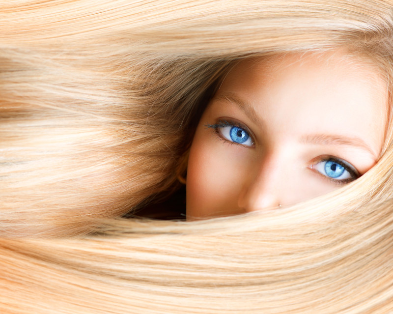 Blue Eyed Girls: Picking the Perfect Jewelry to Complement Your Eye Color