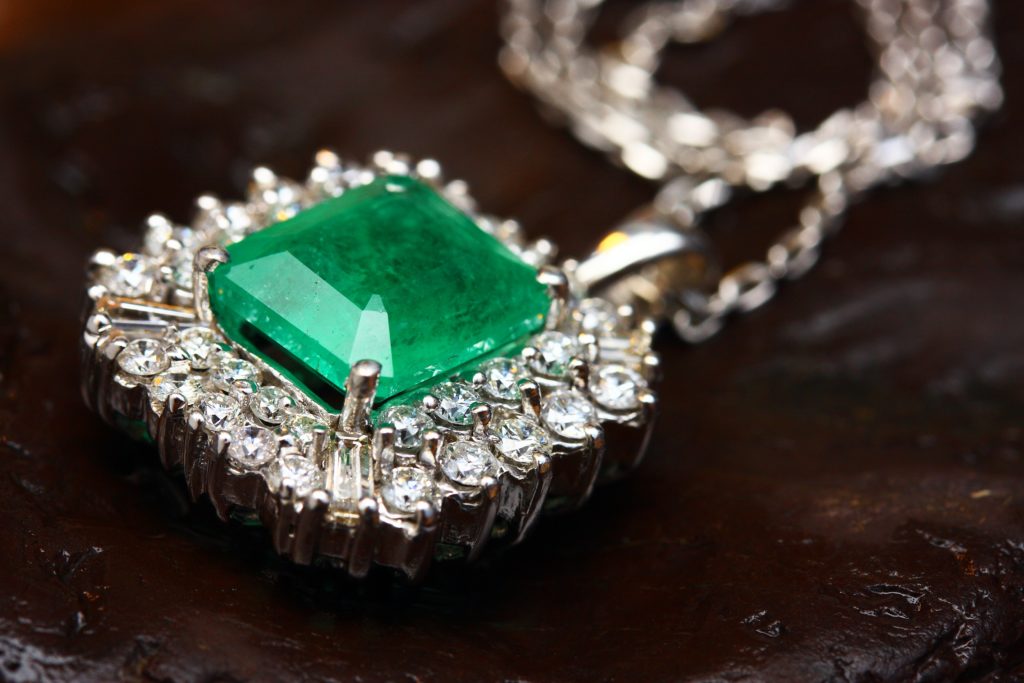 How to polish jewelry