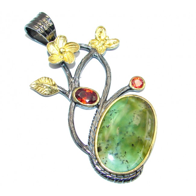 Pale Beauty Chrysoprase Garnet Gold plated over Sterling Silver Pendant