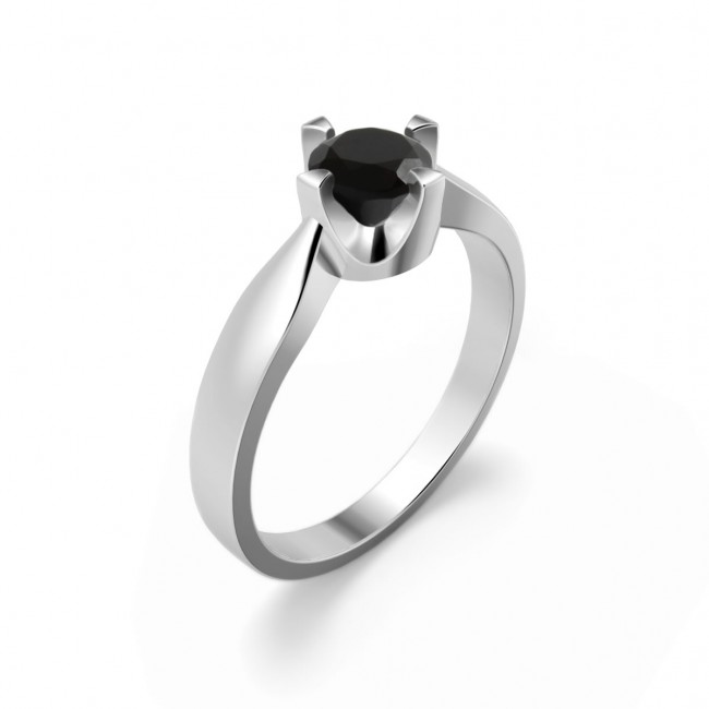 Elegant ring in sterling silver with a black onyx
