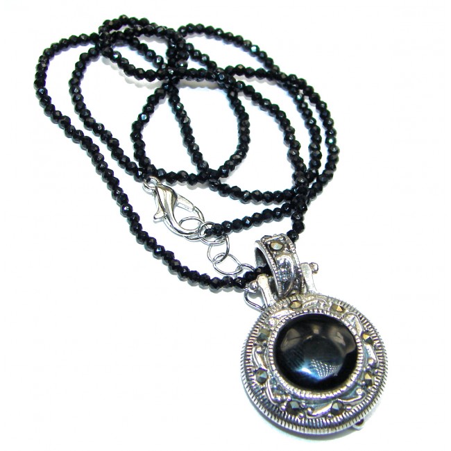 Charming necklace in sterling silver with a black onyx