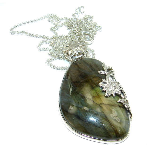 Luxury Design Labradorite .925 Sterling Silver entirely handcrafted necklace