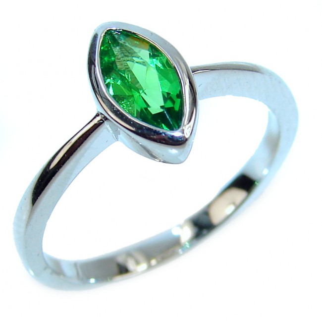 Authentic volcanic Green Helenite .925 Sterling Silver ring s. 6 1/4