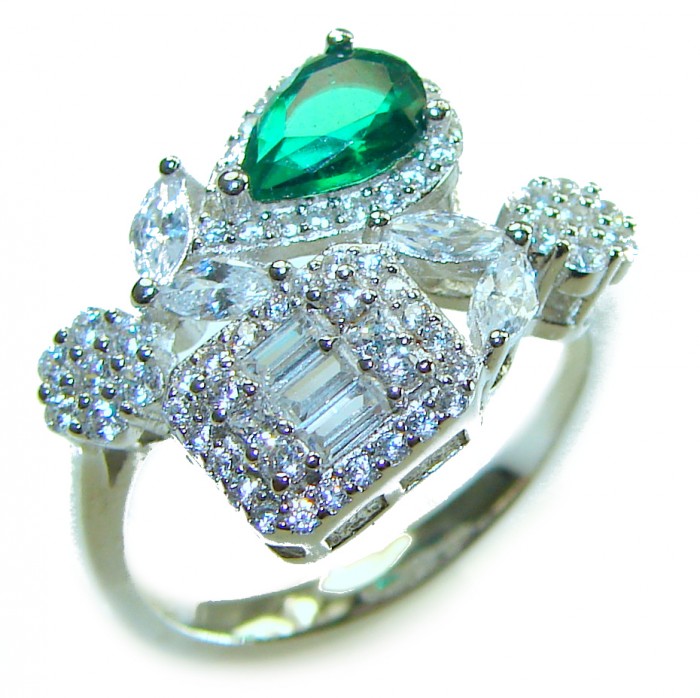 Vintage style - Timless Treasure 18.5 carat Colombian Emerald .925 Sterling Silver handcrafted Ring size 7