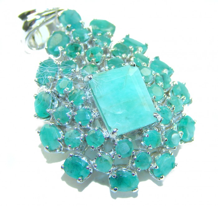 Luxurious 18.5 carat Emerald .925 Sterling Silver handcrafted pendant
