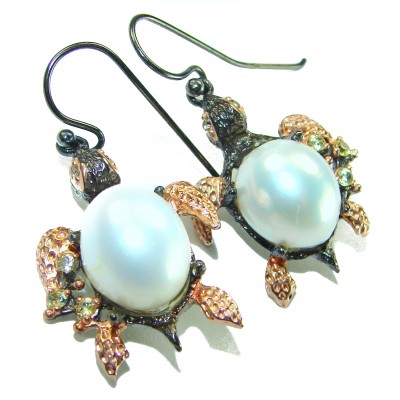 Sea Turtle Natural round cut 1.2 carat White Mother of Pearl 2 tones .925 Sterling Silver handcrafted earrings