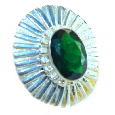 Vintage style - Timless Beauty 10.5 carat Emerald .925 Sterling Silver handcrafted Statement ring size 7