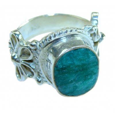 Vintage style - Timless Beauty 10.5 carat Emerald .925 Sterling Silver handcrafted Statement ring size 7