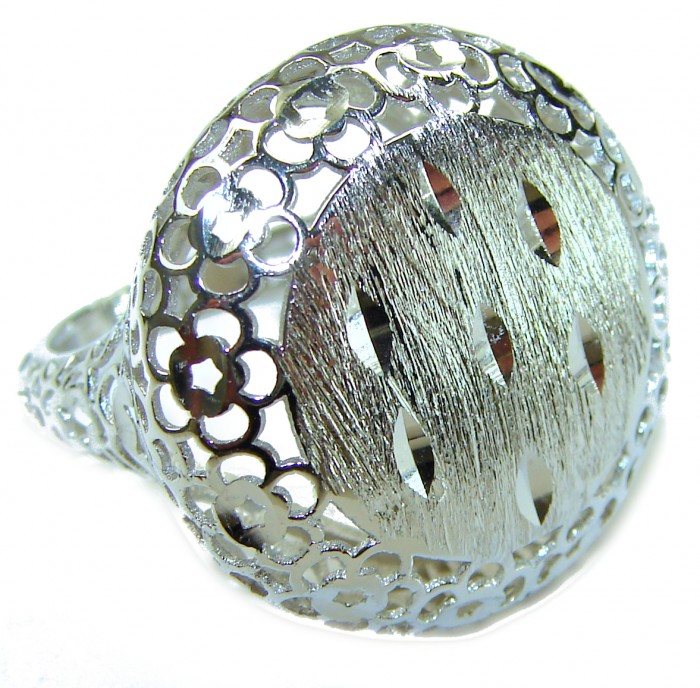 Luxurious Italy made .925 Sterling Silver brilliantly handcrafted ring s. 7 1/4