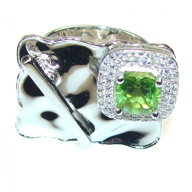 So In Love!! Green Peridot Quartz Sterling Silver Ring s. 7 - Adjustable
