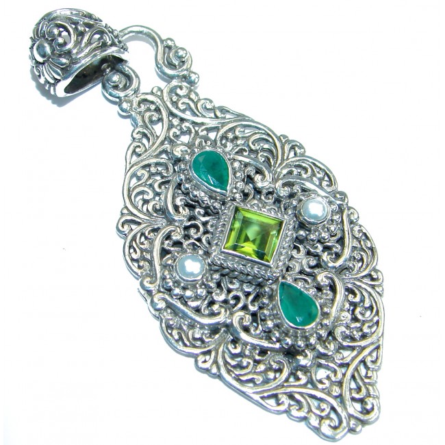 Unique design Emerald Peridot .925 Sterling Silver handcrafted Pendant