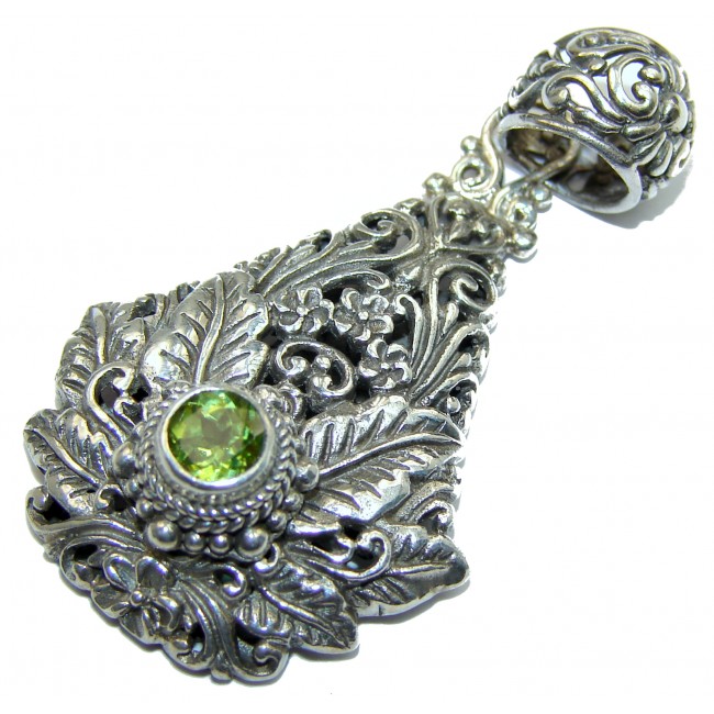 Amazing Leaves Design Peridot .925 Sterling Silver handcrafted Pendant