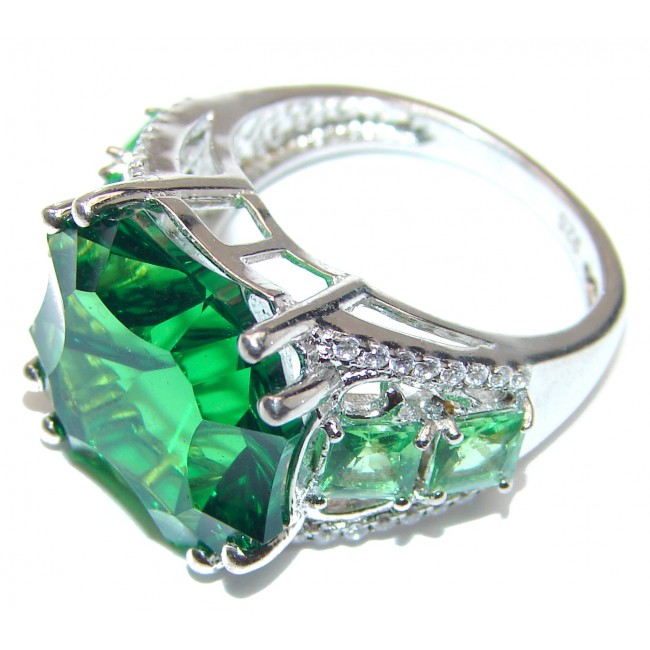 Authentic volcanic 19ct Green Helenite .925 Sterling Silver ring s. 7 1/4
