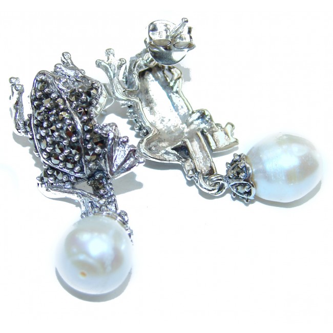 Lucky Frogs Genuine Pearl Emerald .925 Sterling Silver earrings