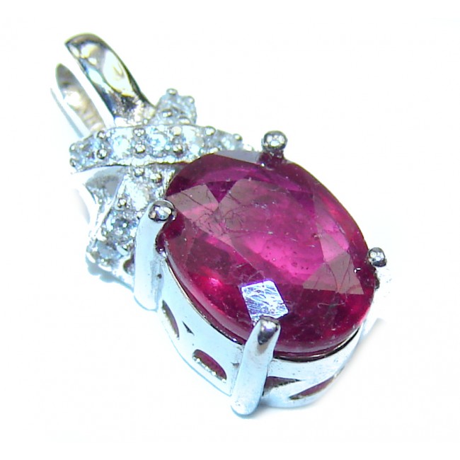 Vintage Design 3.2 carat Ruby .925 Sterling Silver pendant