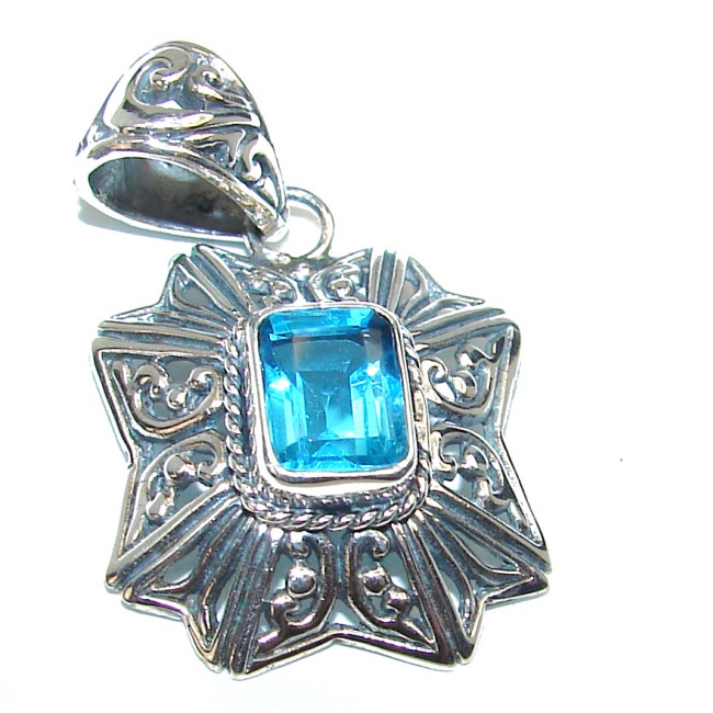Blue Ocean genuine Swiss Blue Topaz .925 Sterling Silver handmade pendant
