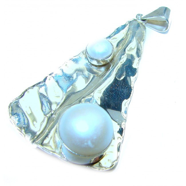 Great Pearl hammered .925 Sterling Silver handcrafted pendant