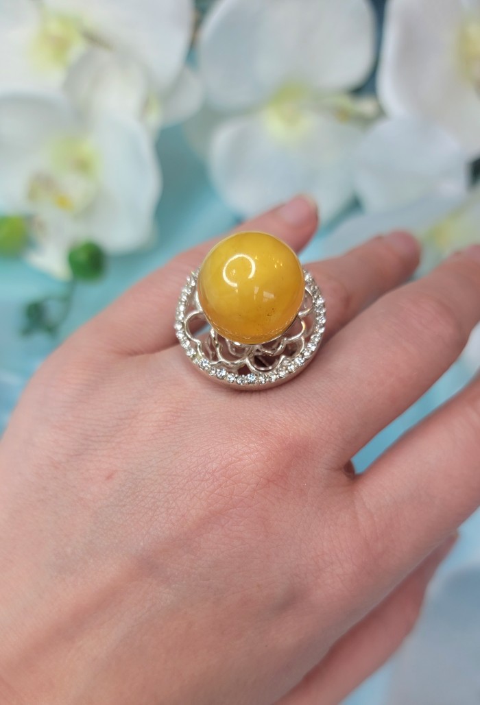 Beauty of the Nature Butterscotch Baltic Amber .925 Sterling Silver handcrafted Large ring; s. 8 - Butterscotch Baltic amber ring worn on hand, top view close-up