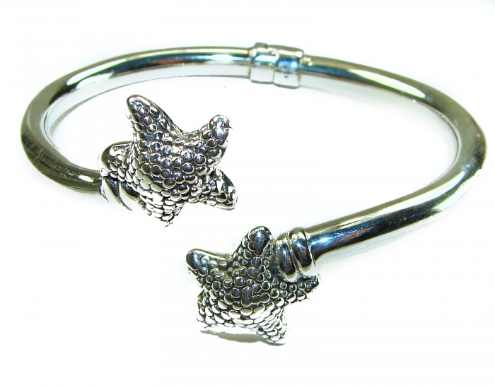 Seaside Italy made Starfish Bracelet in best quality .925 Sterling Silver - Starfish bracelet, side view showing detailed texture on ends.