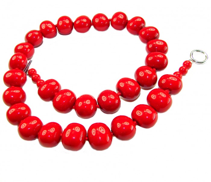 ESTANCIA Sublime natural Red Fossilized Coral Sterling Silver handmade Necklace - Red fossilized coral necklace displayed in a circular arrangement.
