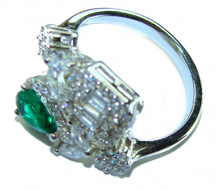 Vintage style - Timless Treasure 18.5 carat Colombian Emerald .925 Sterling Silver handcrafted Ring size 7 - Side view of vintage-style ring with 18.5 carat Colombian emerald