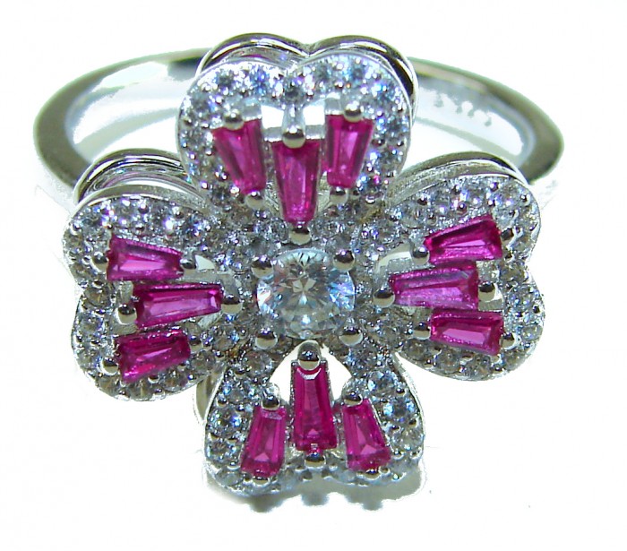 Art Deco - Luxurious Fours Leaves Clover 4.6 carat Ruby .925 Sterling Silver handcrafted Cocktail Ring s. 7 - Close-up of Luxurious Art Deco Four Leaves Clover Ruby Ring