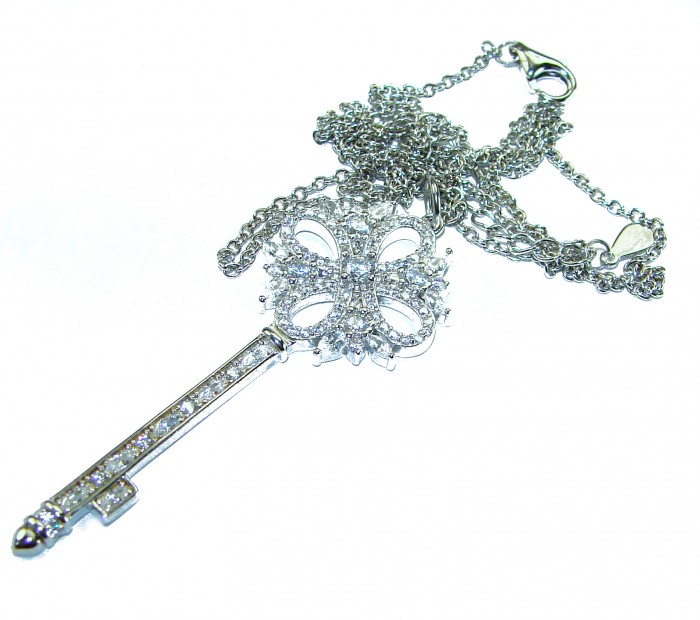 Very special Key - LUXURIUS 44.2 carat White Topaz .925 Sterling Silver handcrafted Necklace - Key-shaped pendant with chain, detailed topaz close-up.