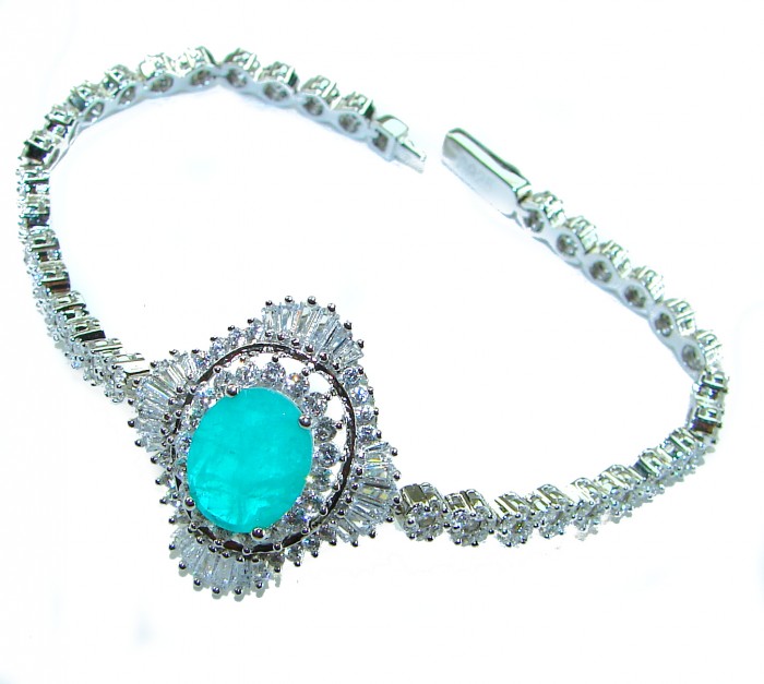 Vintage style - Timless Beauty - 10.5 carat Colombian Emerald 7.8 carat White Topaz .925 Sterling Silver handcrafted Statement bracelet - Close-up of vintage bracelet with 10.5 carat Colombian emerald