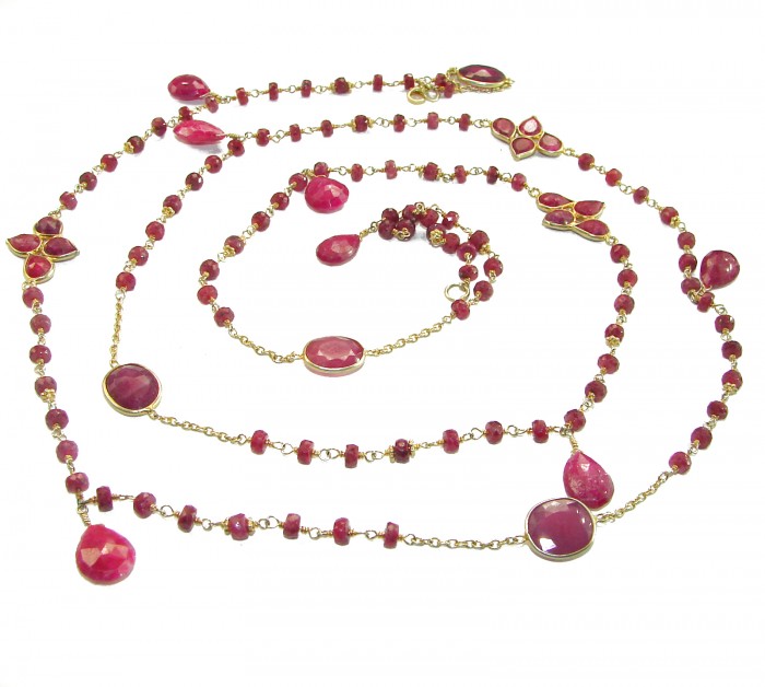 Luxurious natural 40.5 carat Ruby .925 Sterling Silver handmade Statement necklace - Elegant ruby necklace with gold accents, full view on display.