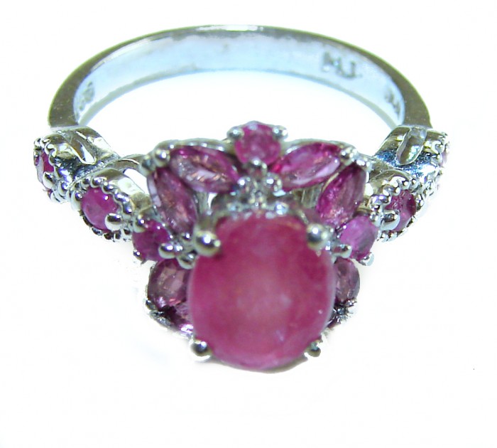 Spectacular Authentic 9.3 carat Ruby .925 Sterling Silver handmade Cocktail Ring s. 5 - Ruby ring close-up showcasing stones and silver band