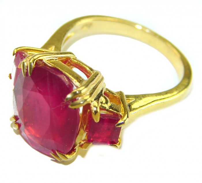 Bella Rosa Genuine 9.8 carat Kasmir Ruby .925 Sterling Silver dipped in 22K Gold Statement Ring size 6 - Side view of Bella Rosa 9.8 carat Kasmir Ruby ring in gold setting.