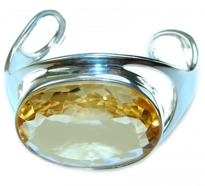 Simplicity 85.5 carat Genuine Lemon Quartz handcrafted .925 Sterling Silver Bracelet / Cuff - Close-up of a 85.5 carat Lemon Quartz silver bracelet