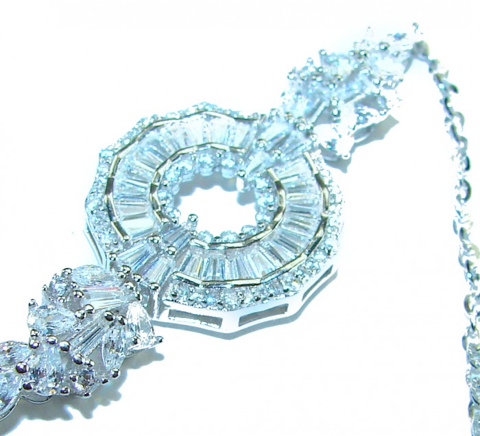 Art Deco - Luxurious natural 22.5 carat White Topaz .925 Sterling Silver Perfectly handcrafted Bracelet - Close-up of Art Deco white topaz necklace design.