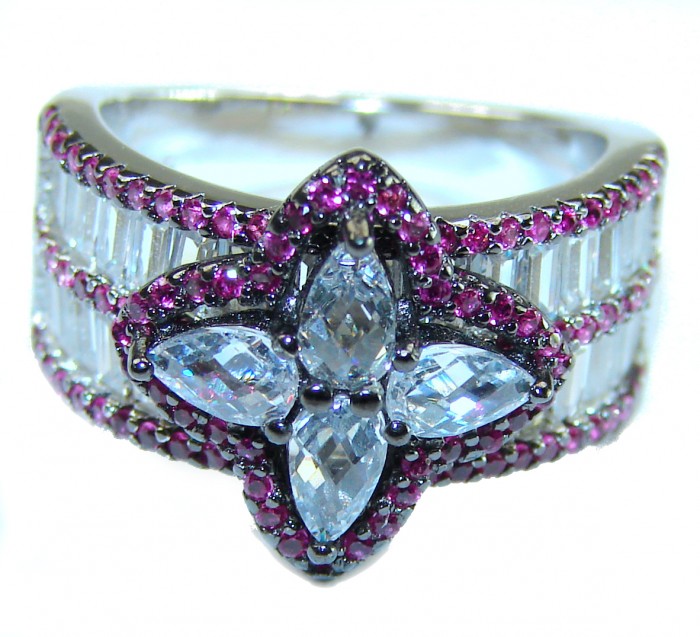 Art Deco - 12.8 carat Authentic Ruby .925 Sterling Silver Handcrafted Ring size 6 - Close-up of Art Deco ruby and sterling silver ring design.