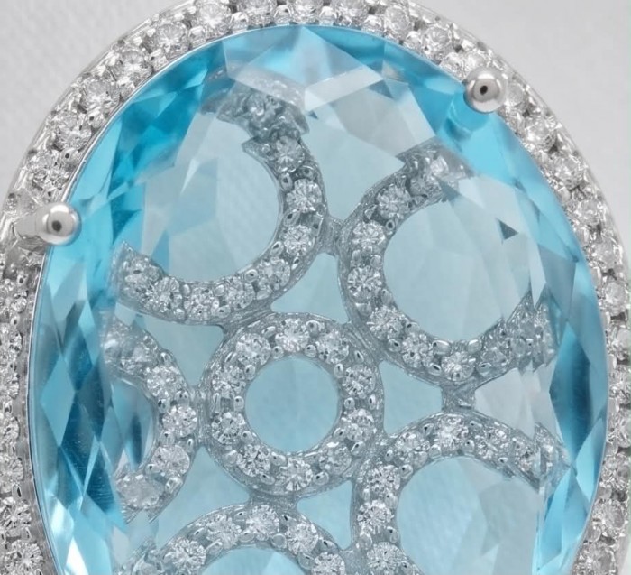 Angelina 14.9 carat authentic Aquamarine .925 Sterling Silver Handcrafted pendant - Close-up of aquamarine stone and diamond pattern on sterling silver jewelry.