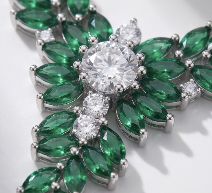 Giovanna - Authentic 12.9 carat COLOMBIAN EMERALD .925 Sterling Silver handcrafted necklace - Close-up of Giovanna necklace with emerald and diamond stones.