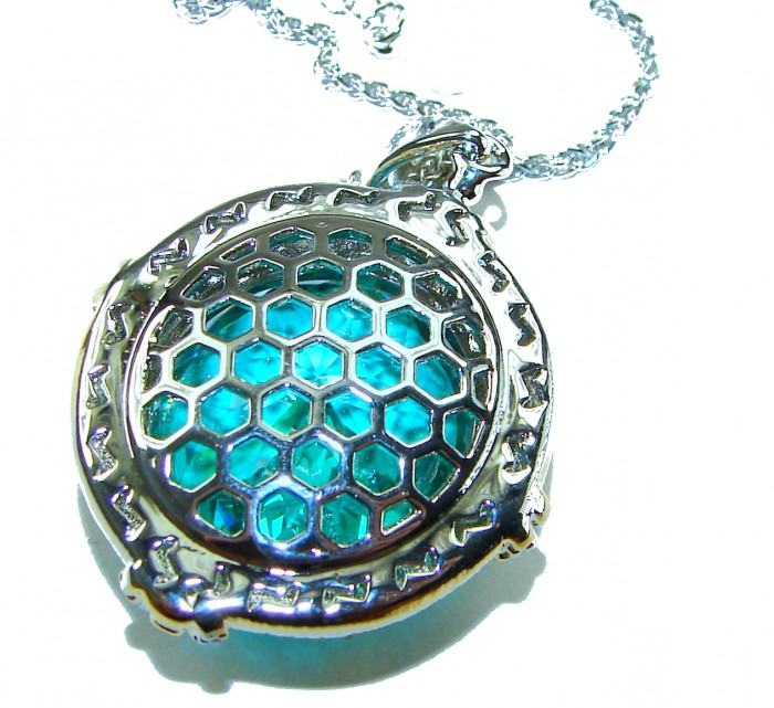Wonderland 24.3 carat fancy oval cut Paraiba Tourmaline 2 tones .925 Sterling Silver Handcrafted Statement necklace - Close-up of a 24.3 carat oval Paraiba Tourmaline pendant with hexagon design.