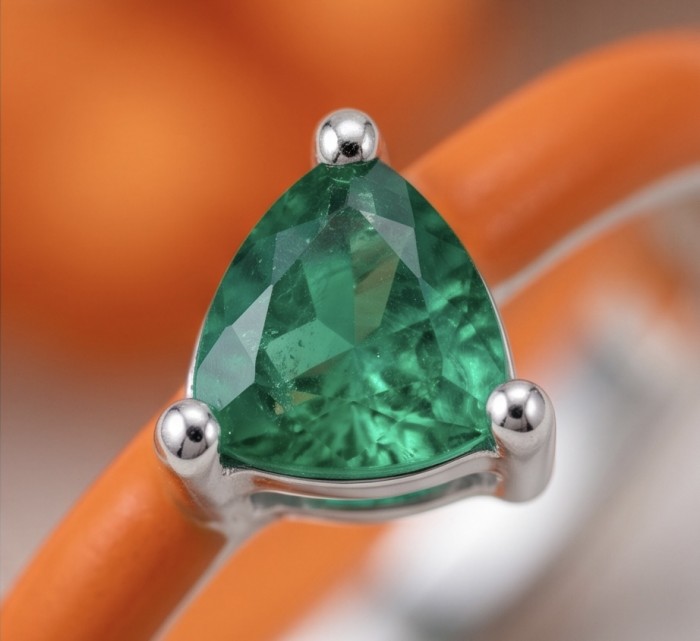 Natural 0.8 carat Emerald and Enamel .925 Sterling Silver Huge handcrafted Ring s. 6 - Close-up of 0.8 carat emerald in silver setting with orange enamel