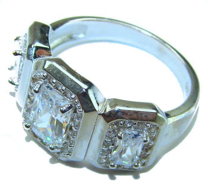 LUXURIUS 6.5 carat White Topaz .925 Sterling Silver ring size 7 - Sterling silver ring with white topaz, side view close-up.