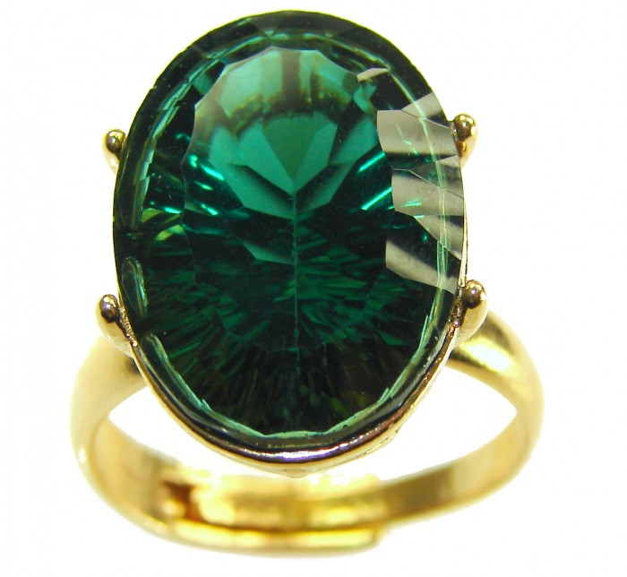 Exotic Beauty oval cut 17.5 carat Helenite .925 Sterling Silver dipped in Real Gold handmade Ring s. 8 - Close-up of Exotic Beauty oval cut 17.5 carat Helenite ring in gold setting