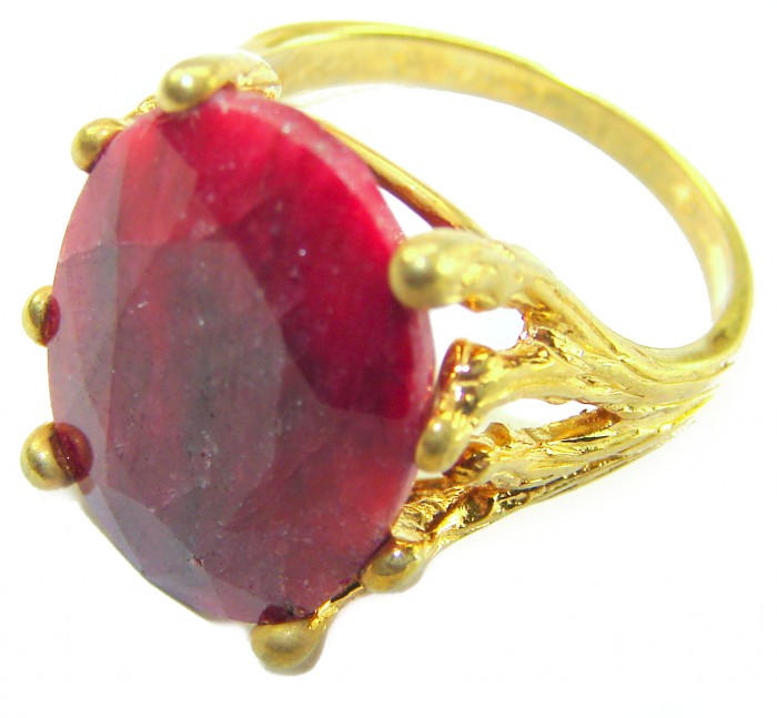 Enchanted Beauty 25.9 carat natural Kashmir Ruby 18K Gold over .925 Sterling Silver Huge handcrafted Ring s. 9 - Side view of Enchanted Beauty 25.9 carat Kashmir Ruby in 18K gold ring.