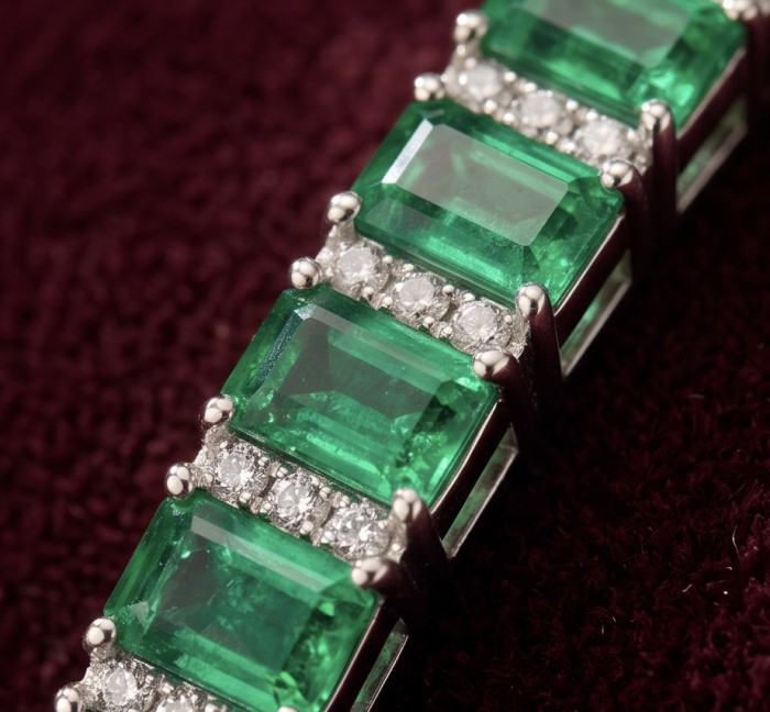Victoria 7.7 ctw Tsavorite garnet .925 Sterling Silver handcrafted Statement bracelet - Close-up of tsavorite garnet bracelet with silver setting