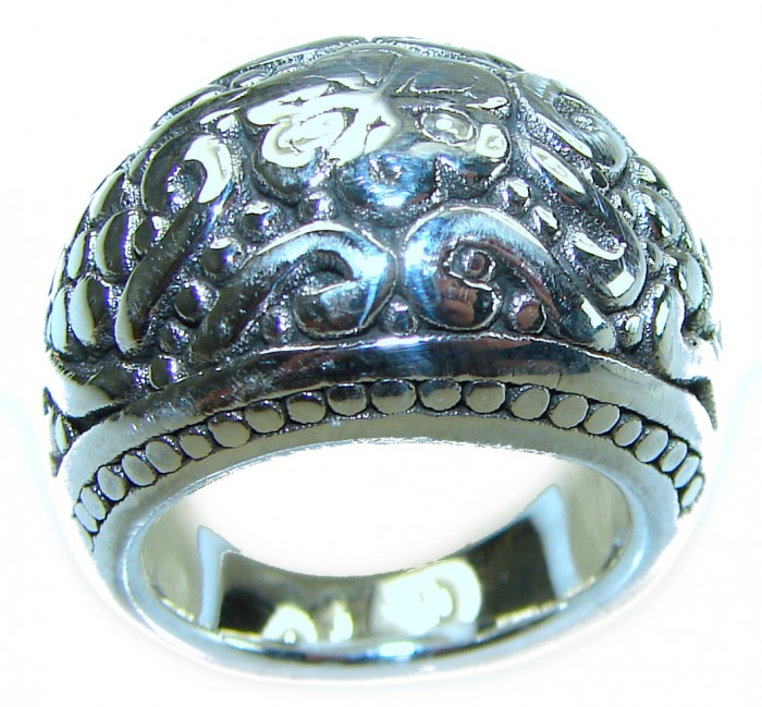 Large and Solid Bali made .925 Sterling Silver ring size 7 - Close-up of detailed Bali .925 Sterling Silver ring, size 7