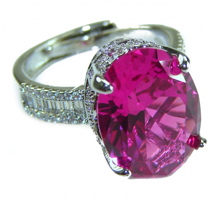Blooming Beauty 8.8 carat baquette cut Pink Sapphire .925 Silver handcrafted Cocktail Ring s. 7 - Close-up of Blooming Beauty 8.8 carat pink sapphire ring