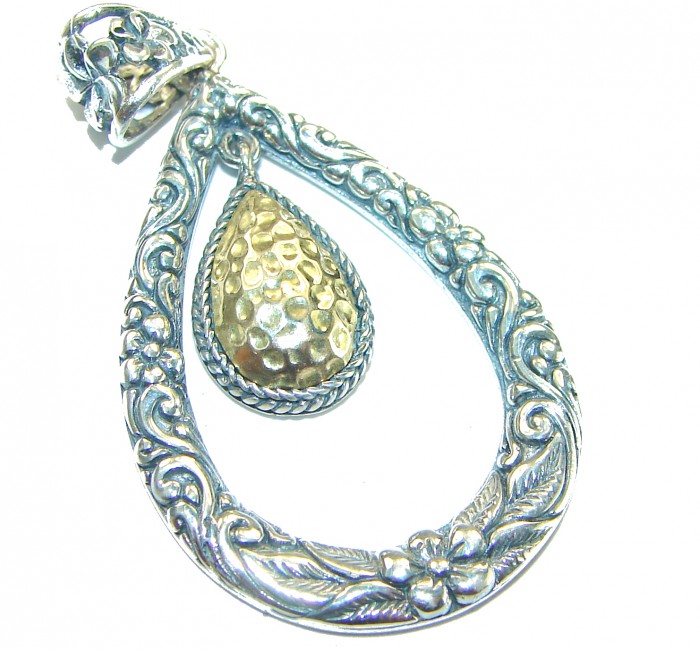 Bali Treasure 2 tones .925 Sterling Silver BALI handcrafted Pendant - Close-up of Bali Treasure two-tone sterling silver pendant detailing.